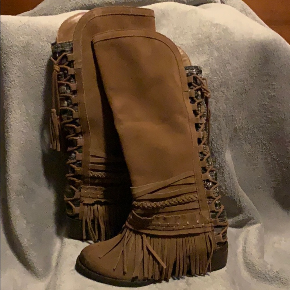 Fringe boots